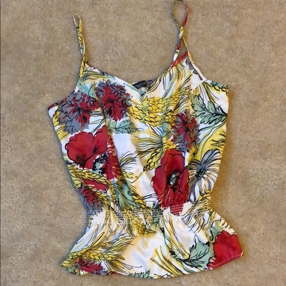 Metropark Tops - Tropical flower top- LIKE NEW!